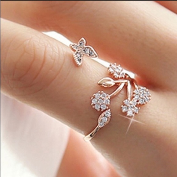 Fashion Jewelry Jewelry - NWT amazing cute incredible ring ! 🥰